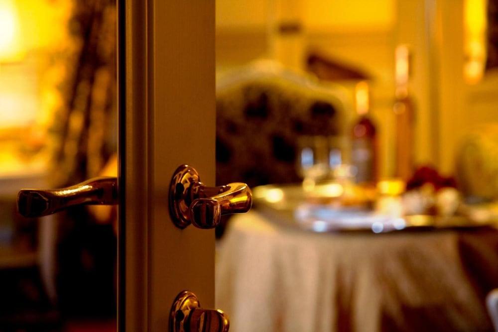 Castello Di Leonina Relais - Adults Only Hotel Siena Bagian luar foto