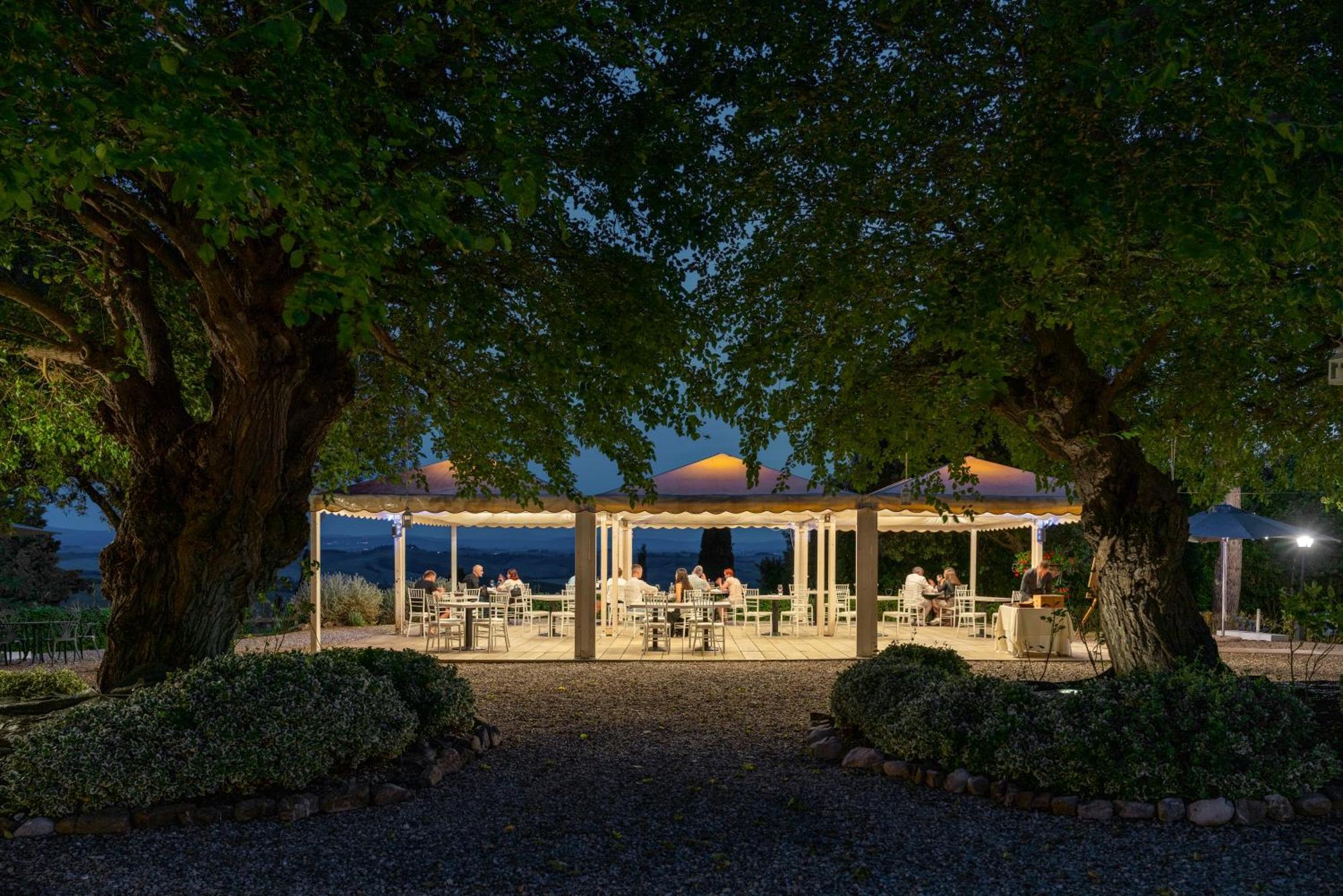 Castello Di Leonina Relais - Adults Only Hotel Siena Bagian luar foto