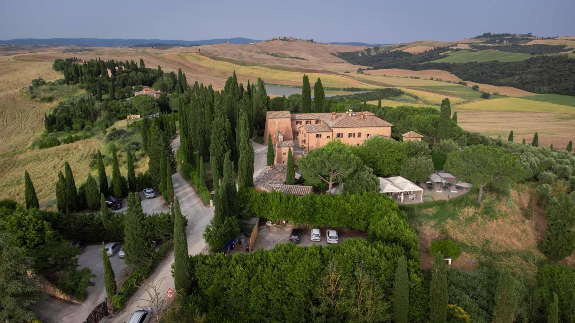 Castello Di Leonina Relais - Adults Only Hotel Siena Bagian luar foto