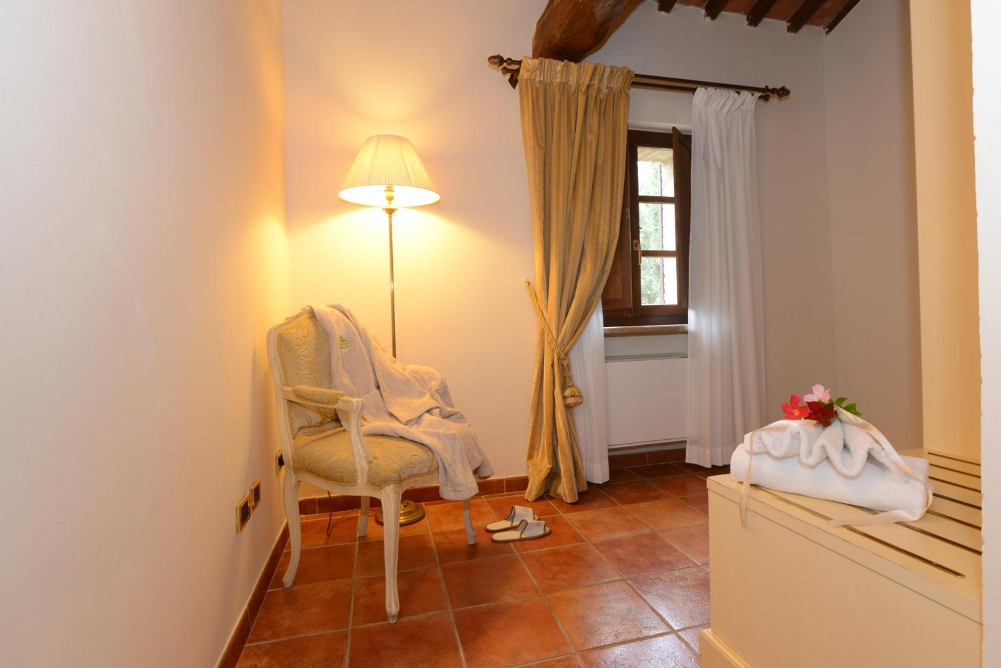 Castello Di Leonina Relais - Adults Only Hotel Siena Bagian luar foto