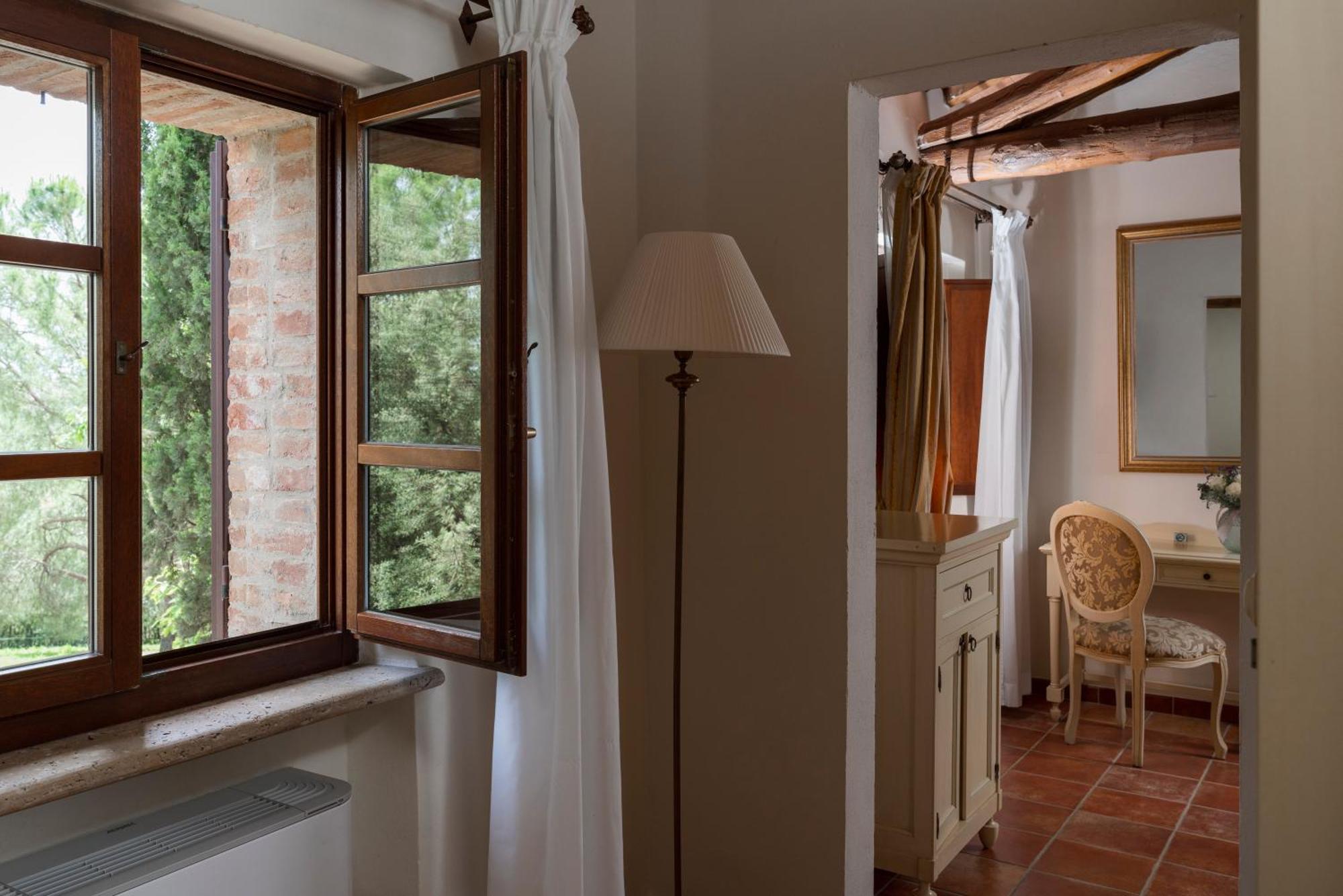Castello Di Leonina Relais - Adults Only Hotel Siena Bagian luar foto