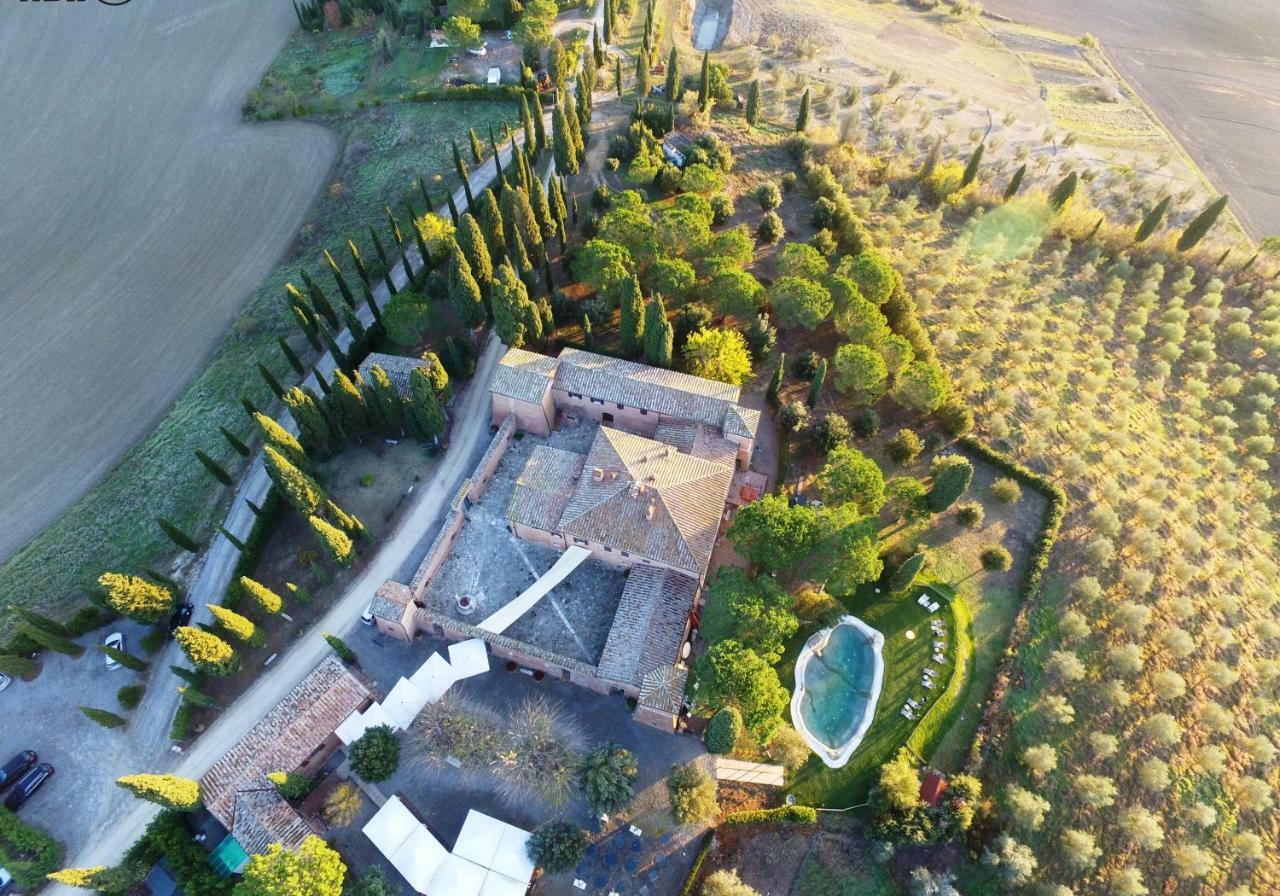 Castello Di Leonina Relais - Adults Only Hotel Siena Bagian luar foto